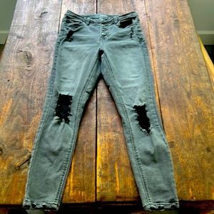 No boundaries. High rise skinny jeans. Size 9.